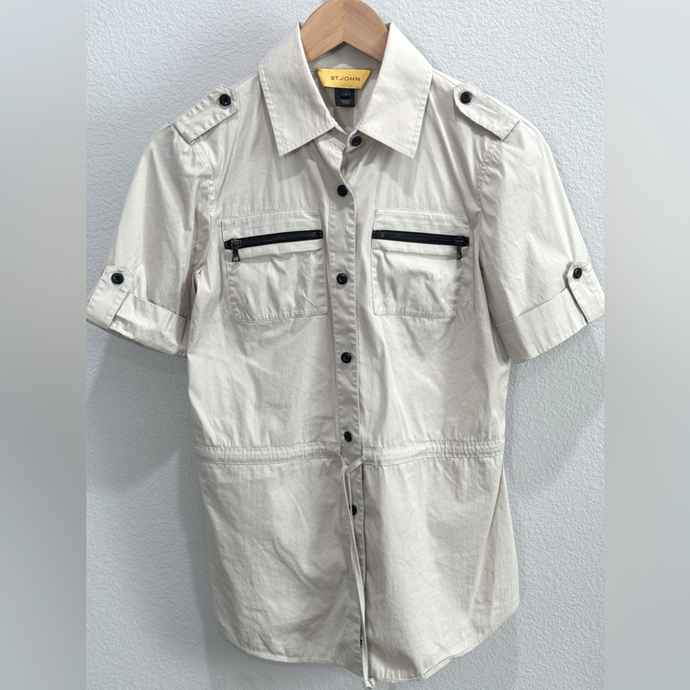 St. John Khaki Top Short Sleeve Button-Up💕